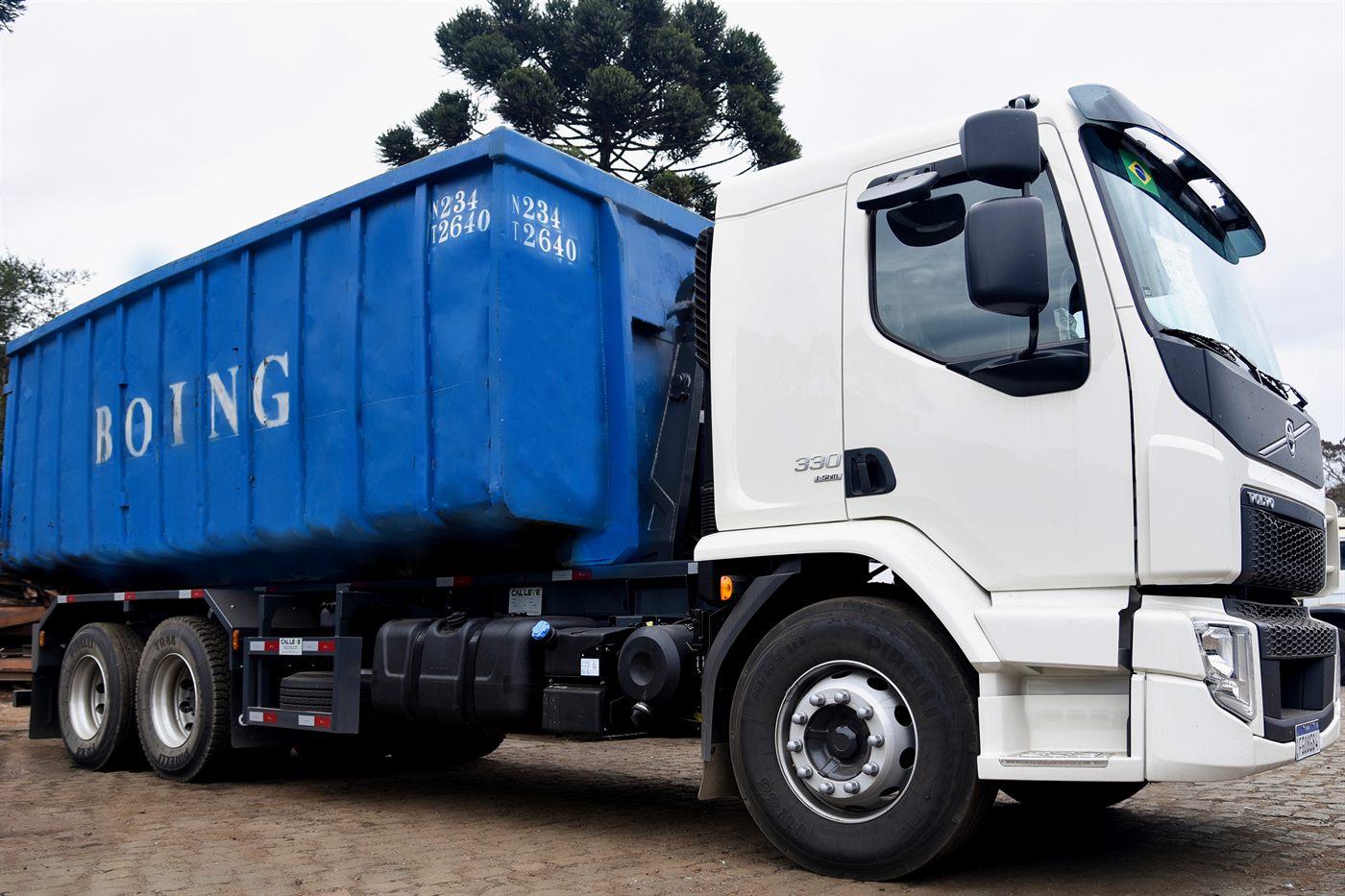 Caminhão da frota da Boing Reciclagens